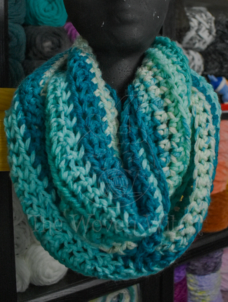 Chunky Infinity Scarf - Blue