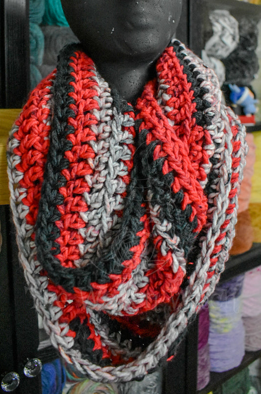 Chunky Infinity Scarf - Red/Black